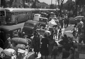 Buses line up on a Los Angeles street to take Japanese American evacuees to camp. NPS Photo